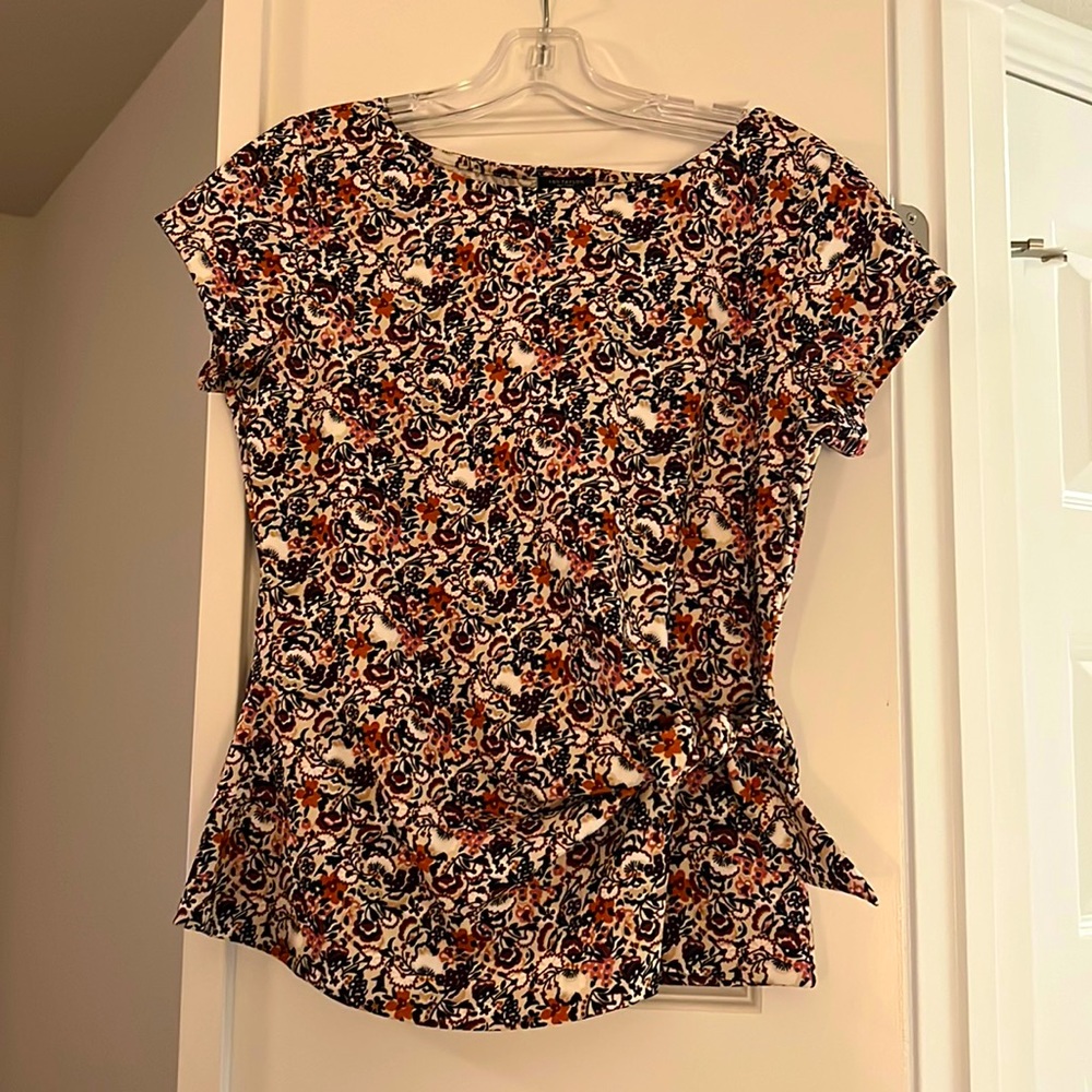 Ann Taylor short sleeve top with tie detail